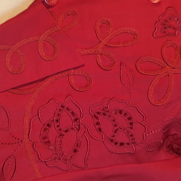 Vtg Red 100% silk scroll work cut out Office Siren button up career blouse Sz M - Picture 6 of 9